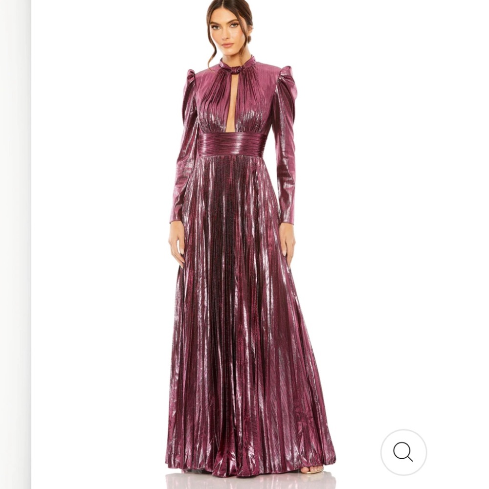 MAC DUGGAL LONG SLEEVE KEYHOLE NECK HEAT PLEAT METALLIC GOWN